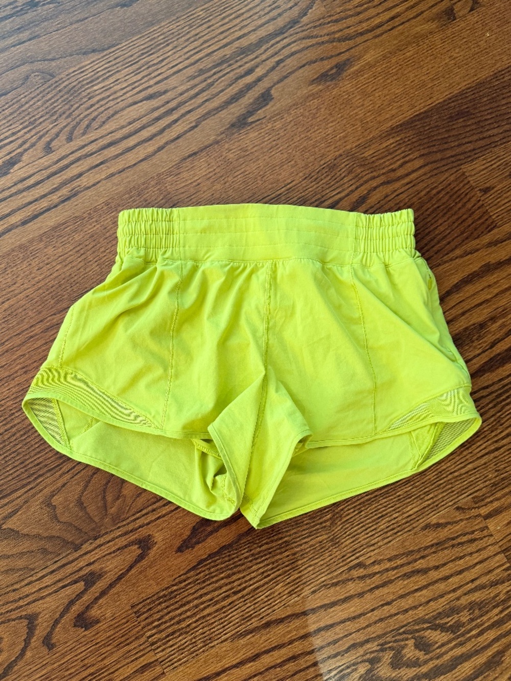 Lululemon Hotty Hot shorts lined, high rise 2.5" size 8 (color: bright green)